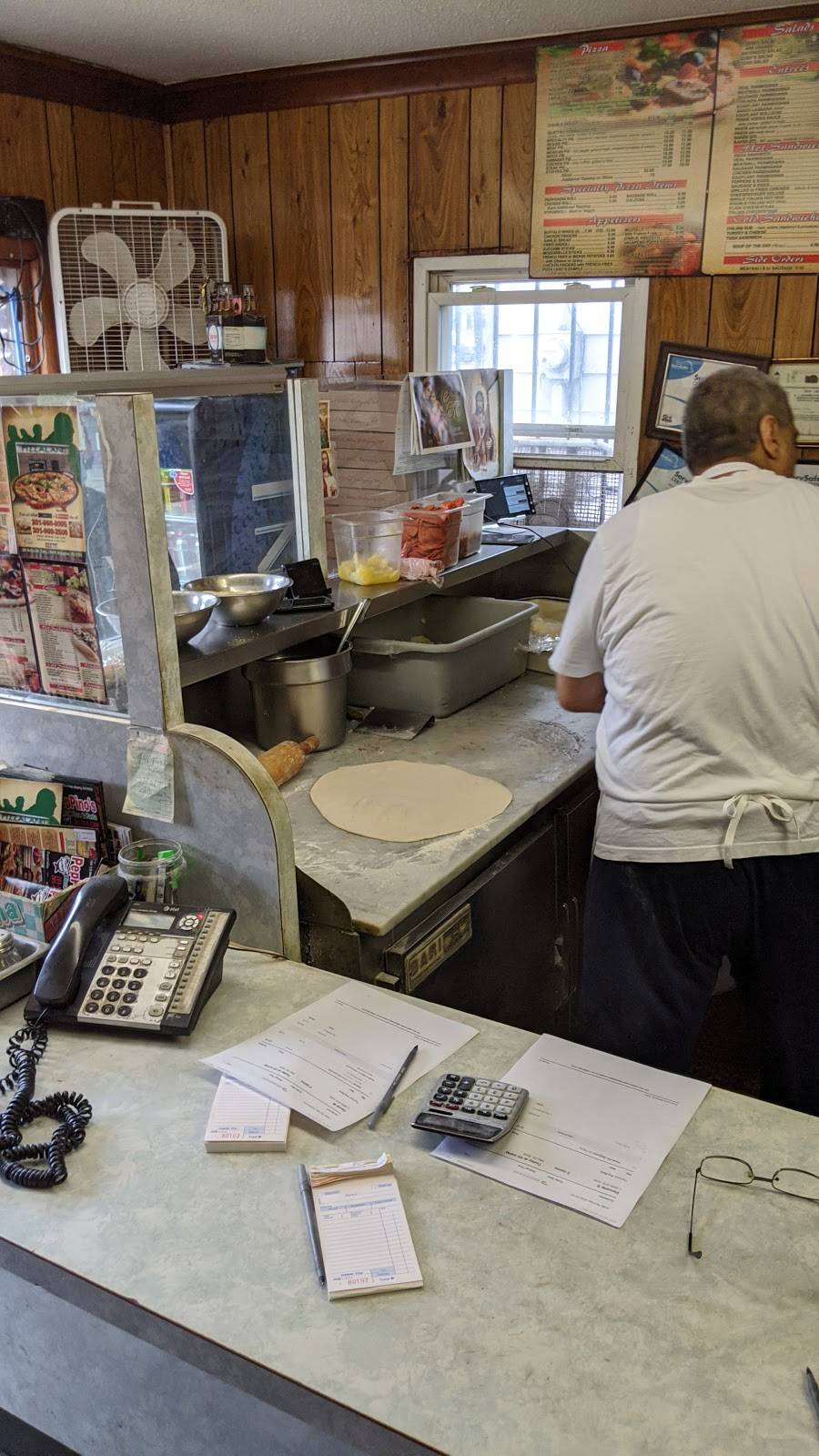 Pizza Land | restaurant | 260 Belleville Turnpike, North Arlington, NJ 07031, USA | 2019982500 OR +1 201-998-2500