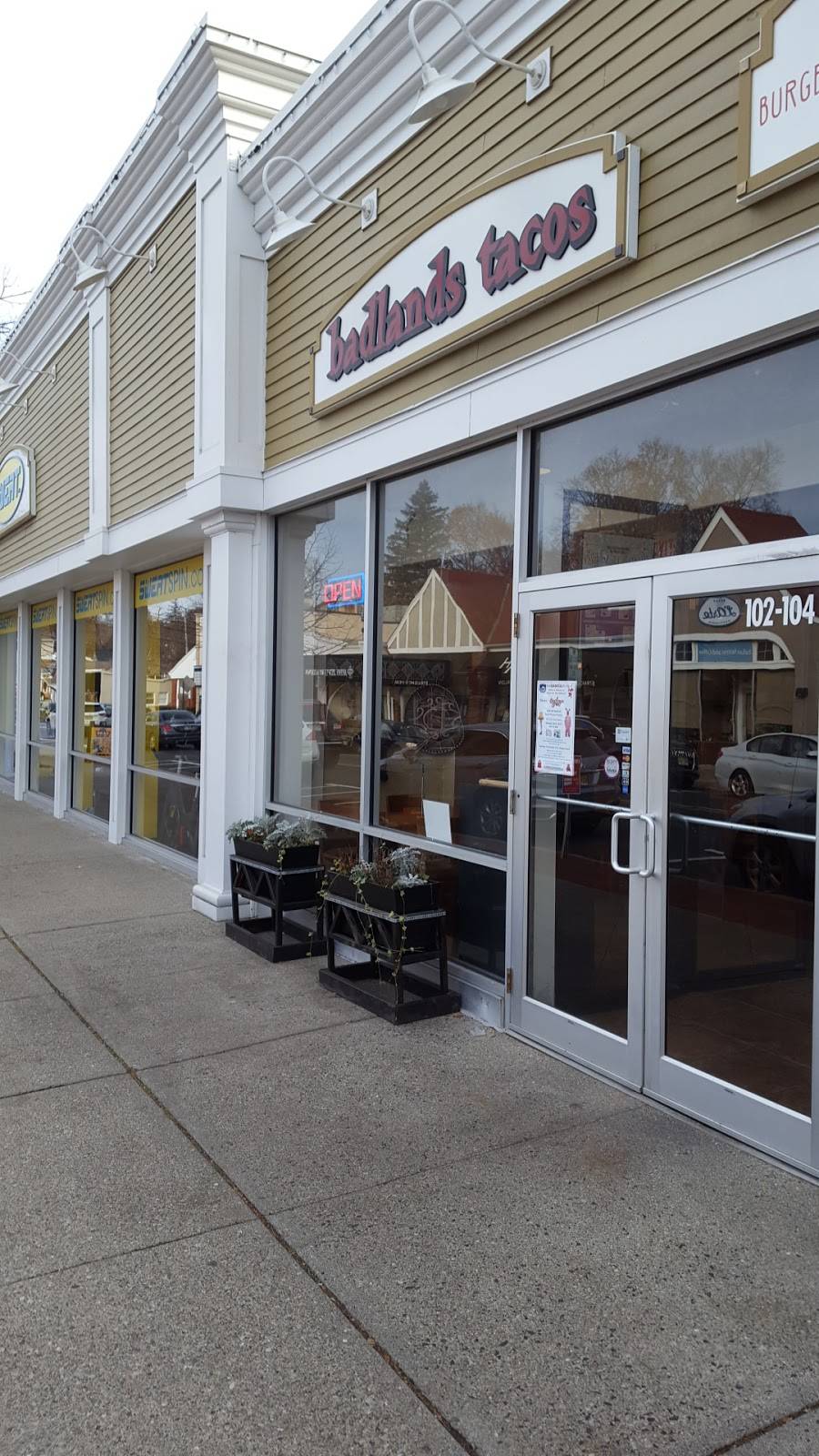 Badlands Tacos | restaurant | 102 E Main St, Ramsey, NJ 07446, USA | 2018182446 OR +1 201-818-2446