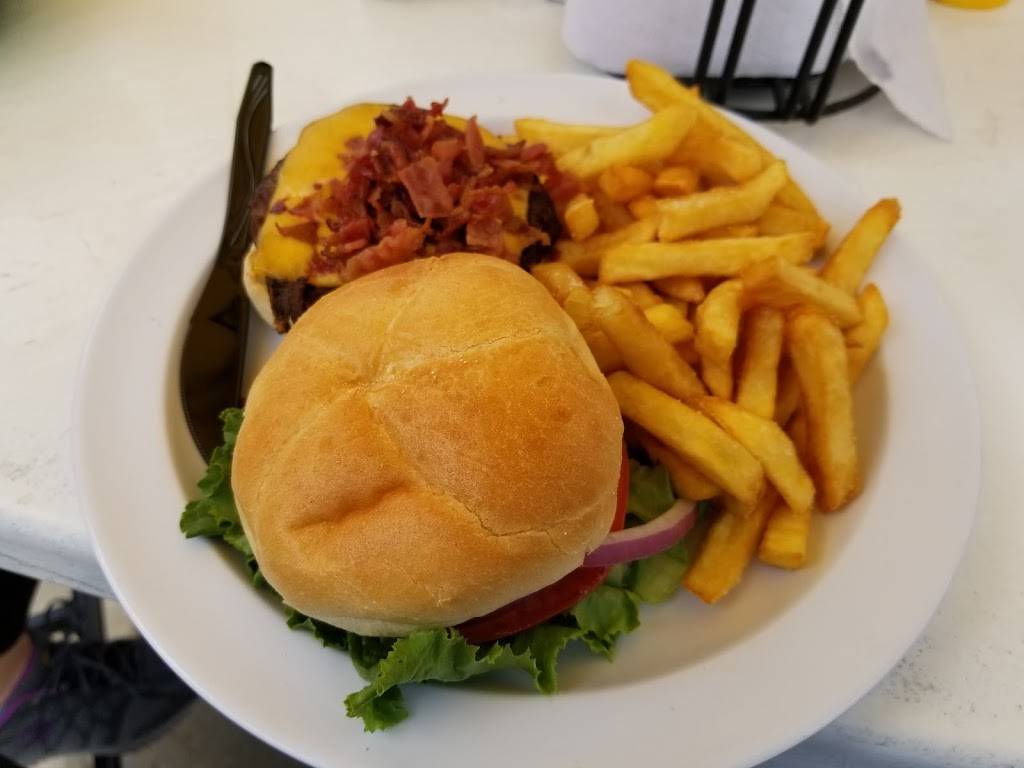 Seagrass Waterfront & Tiki Bar | restaurant | 10386 W Halls River Rd, Homosassa, FL 34448, USA | 3525032007 OR +1 352-503-2007