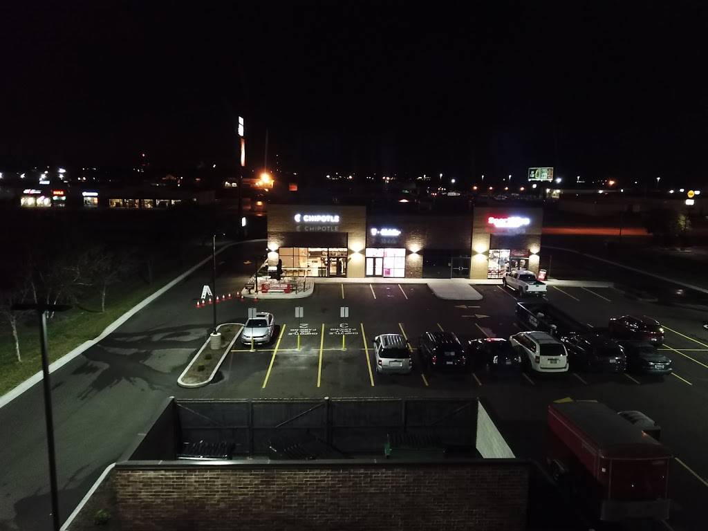 Chipotle Mexican Grill | restaurant | 4349 Venture Dr, Peru, IL 61354, USA | 8152207452 OR +1 815-220-7452