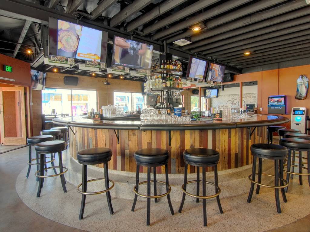 Cruisers Pizza Bar Grill | restaurant | 801 E Balboa Blvd, Newport Beach, CA 92661, USA | 9492209414 OR +1 949-220-9414