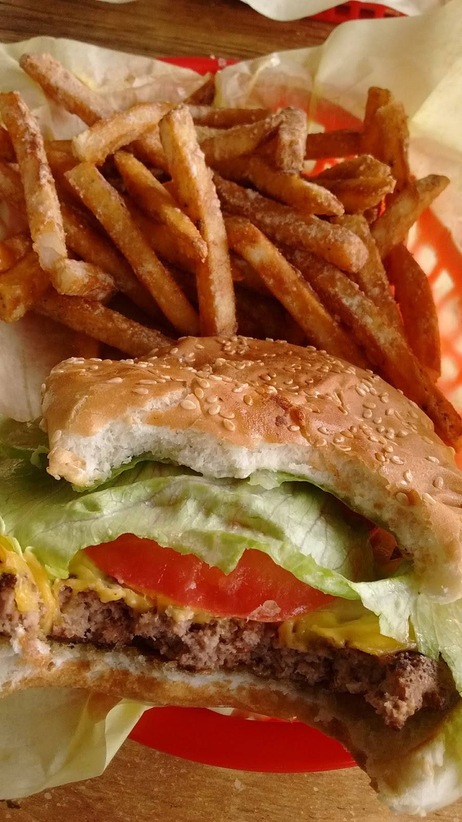 Burgerlicious | restaurant | 12, 650 CA-12, Rio Vista, CA 94571, USA | 7073742020 OR +1 707-374-2020