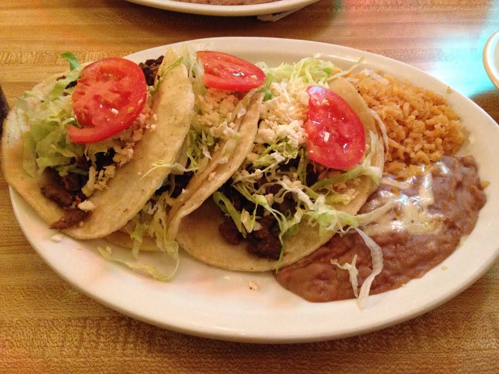 El Presidente Restaurante | restaurant | 2558 N Ashland Ave, Chicago, IL 60614, USA | 7735257938 OR +1 773-525-7938