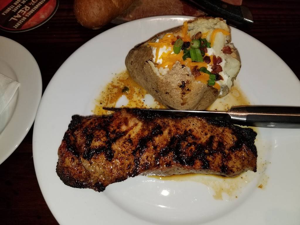 LongHorn Steakhouse | meal takeaway | 2475 S Oneida St, Green Bay, WI 54304, USA | 9204050467 OR +1 920-405-0467