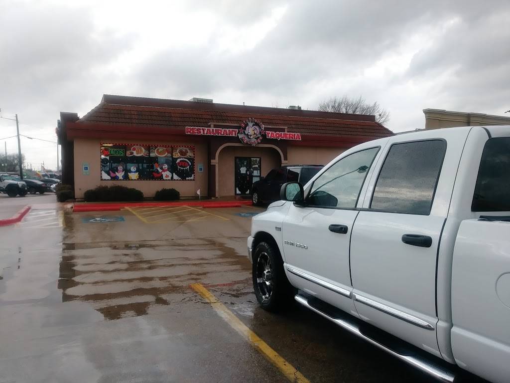 Birrieria Aguinaga | restaurant | 105 Main St, Garland, TX 75040, USA | 2147035130 OR +1 214-703-5130