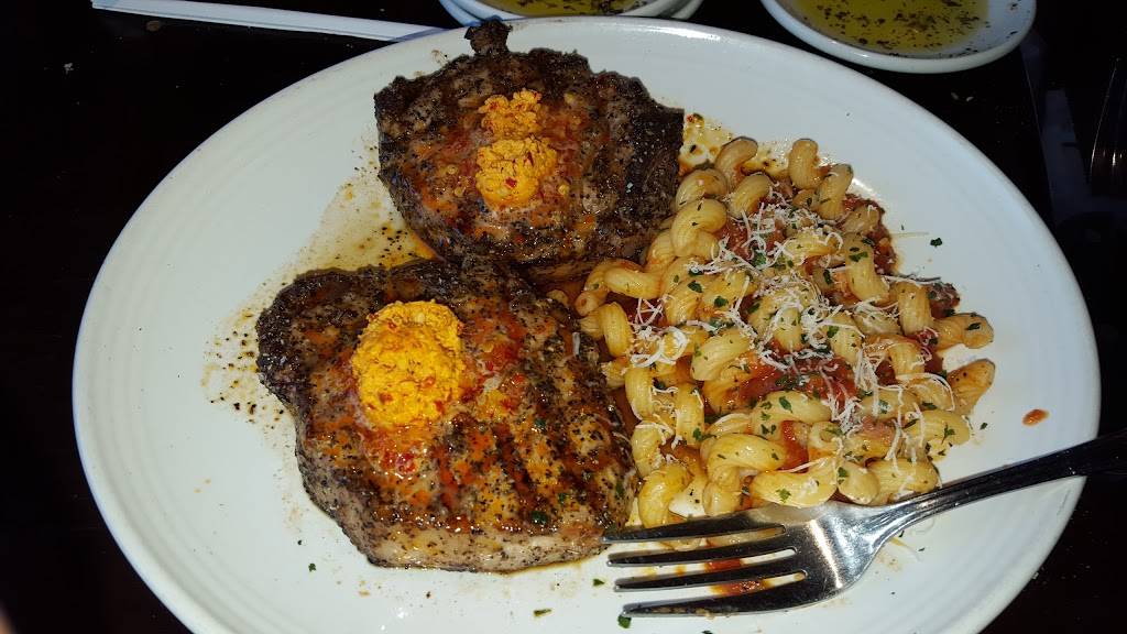 Carrabbas Italian Grill | restaurant | 1645 Niagara Falls Blvd, Amherst, NY 14228, USA | 7168335003 OR +1 716-833-5003