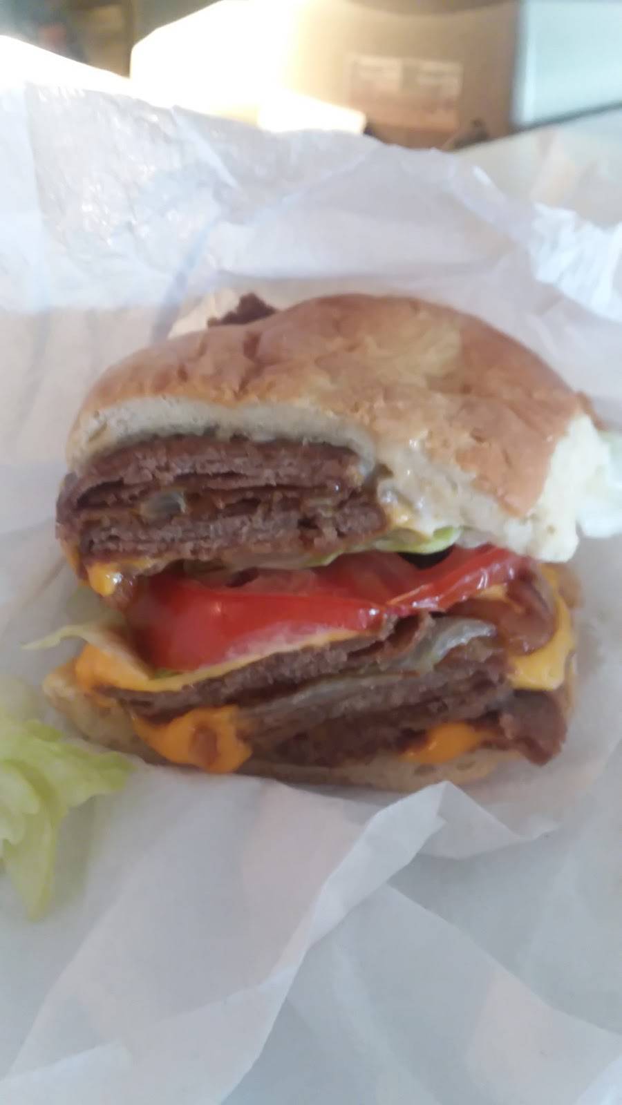 Eds Grill | restaurant | 1221 E Main St, Waynesboro, VA 22980, USA | 5409490225 OR +1 540-949-0225