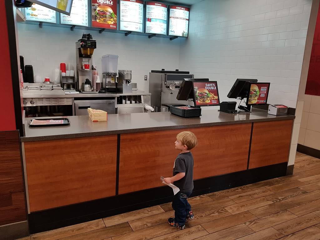 Wendys | restaurant | 524 S Memorial Dr, New Castle, IN 47362, USA | 7655214933 OR +1 765-521-4933