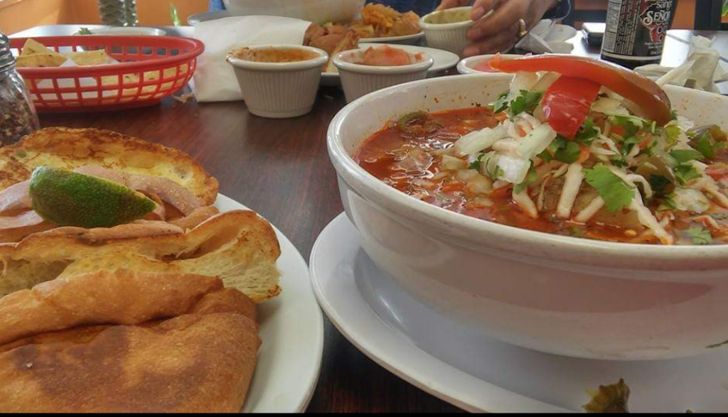 La Plaza Restaurant | restaurant | 11000 E Winner Rd, Independence, MO 64052, USA | 8168368688 OR +1 816-836-8688