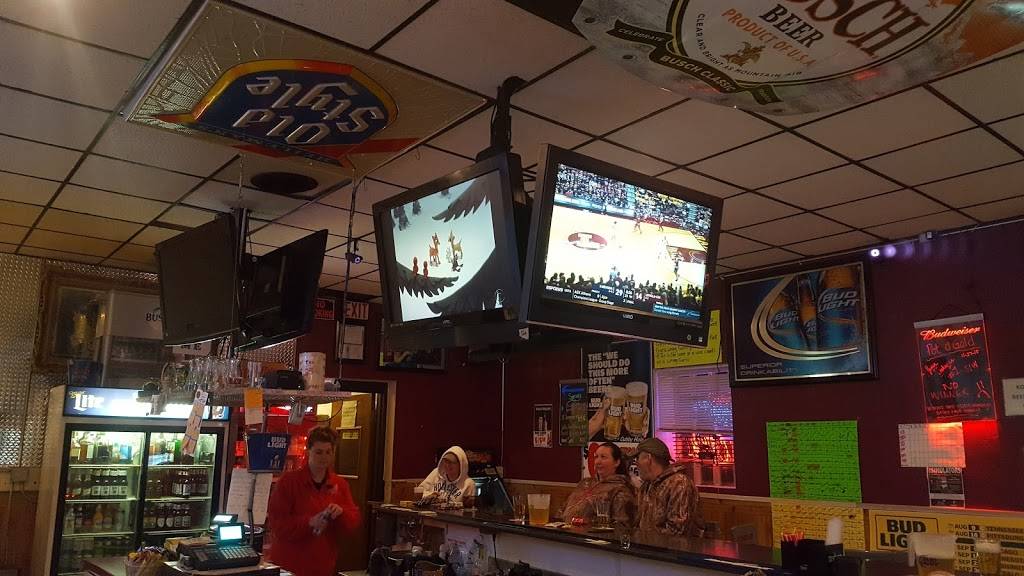 Cubby Hole Bar & Grill | restaurant | 1570 Elizabeth St, Green Bay, WI 54302, USA | 9204377078 OR +1 920-437-7078