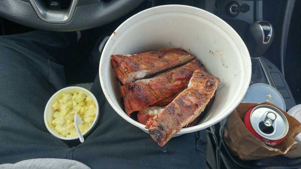 Woods Ribs & Fish | restaurant | G5037 Saginaw St, Flint, MI 48505, USA | 8102449935 OR +1 810-244-9935