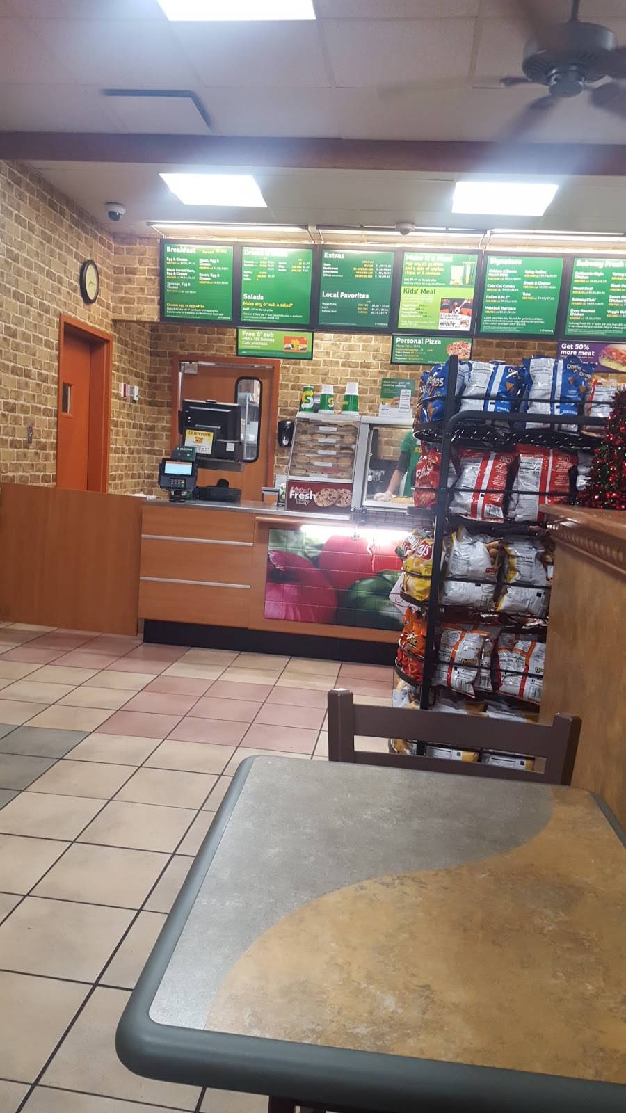 Subway | restaurant | 3020 E 8th Rd, North Utica, IL 61373, USA | 8156674572 OR +1 815-667-4572