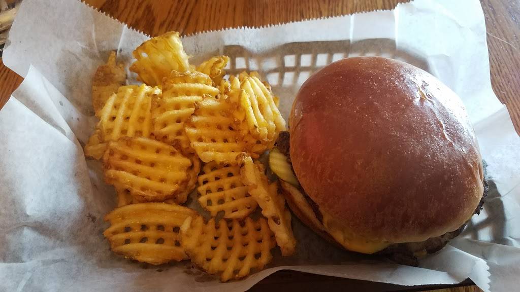 Twin Tavern | restaurant | 1028 S 4th St, DeKalb, IL 60115, USA | 8157587378 OR +1 815-758-7378