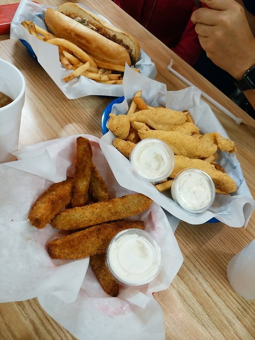 Lulus Burgers | restaurant | 803 Culver St, Commerce, TX 75428, USA | 9038863888 OR +1 903-886-3888