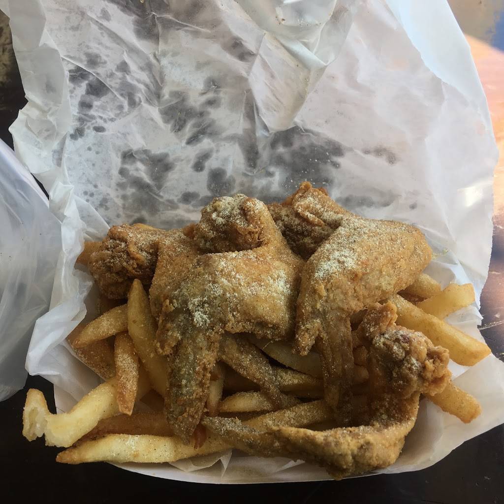 Sharks Fish & Chicken | restaurant | 5048 S Cottage Grove Ave, Chicago, IL 60615, USA | 7735384780 OR +1 773-538-4780