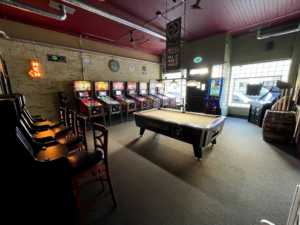 The Drafty Cellar | restaurant | 110 S 3rd St, Watertown, WI 53094, USA | 9203904373 OR +1 920-390-4373