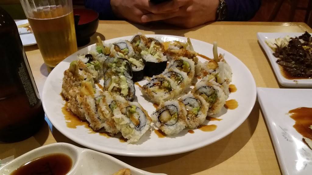 Sakura Sushi | restaurant | 1005 E St Charles Rd, Lombard, IL 60148, USA | 6306292469 OR +1 630-629-2469