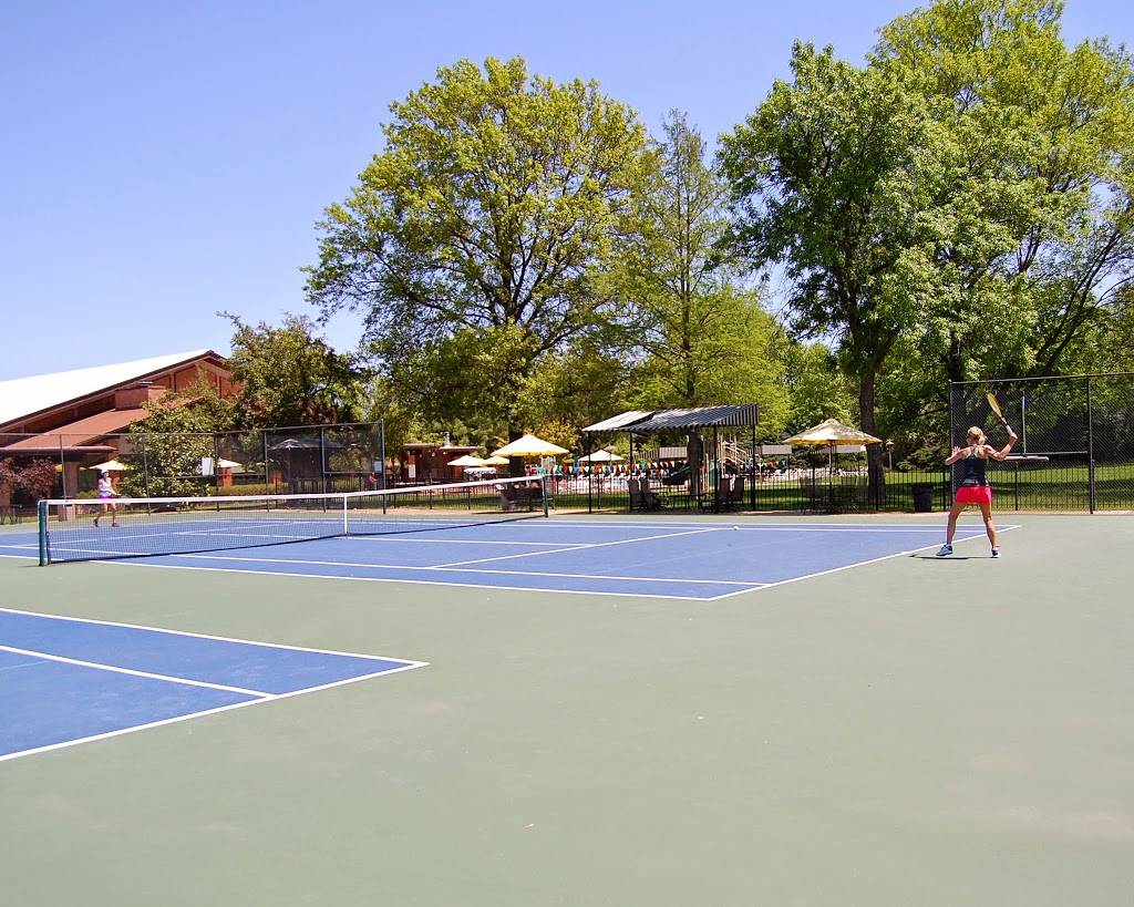 Creve Coeur Racquet Club | restaurant | 12691 Conway Rd, Creve Coeur, MO 63141, USA | 3144340344 OR +1 314-434-0344