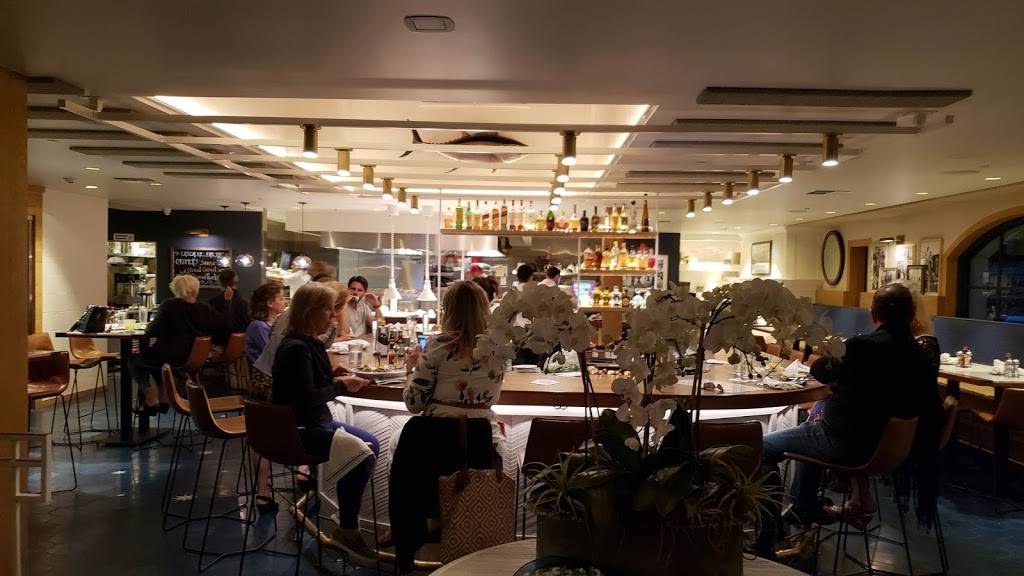 Bluewater Grill | restaurant | 15 E Cabrillo Blvd, Santa Barbara, CA 93101, USA | 8058455121 OR +1 805-845-5121