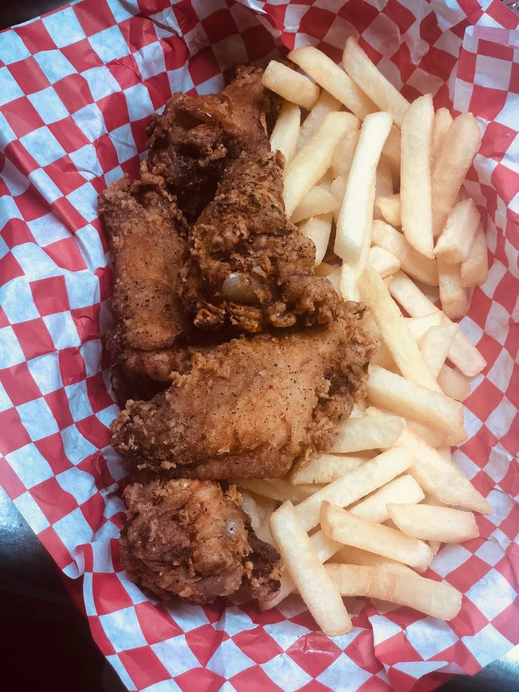 Marinas Bar Restaurant | restaurant | 1186 NW 103rd St, Miami, FL 33150, USA | 3057220707 OR +1 305-722-0707