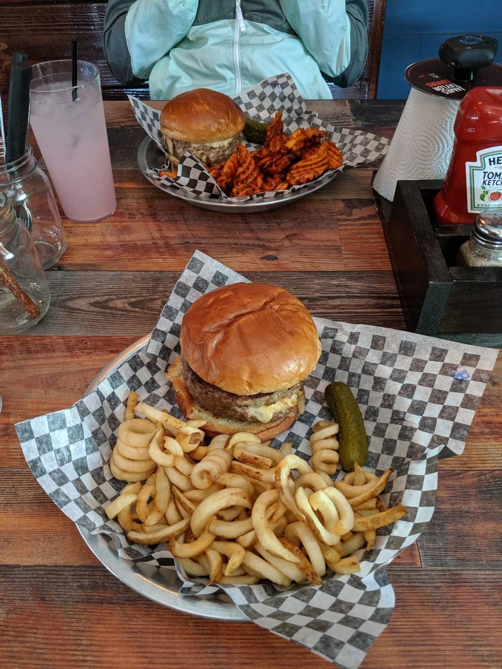 Stooges | restaurant | 2 Pine St, Lockport, NY 14094, USA | 7164341100 OR +1 716-434-1100