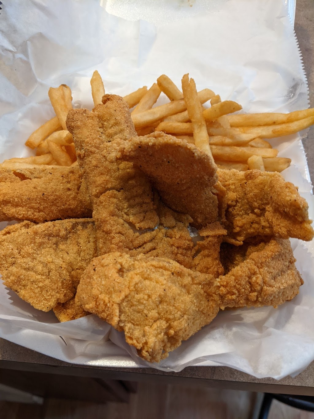 Dolphin Chicken, Fish and Grill | restaurant | 409 N Grand Ave E, Springfield, IL 62702, USA | 2176701752 OR +1 217-670-1752