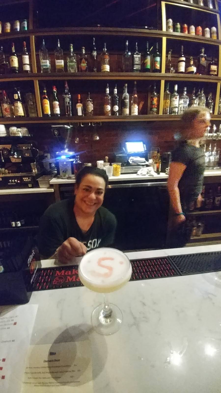 The Earl | restaurant | 109 E Market St, New Albany, IN 47150, USA | 8125902611 OR +1 812-590-2611