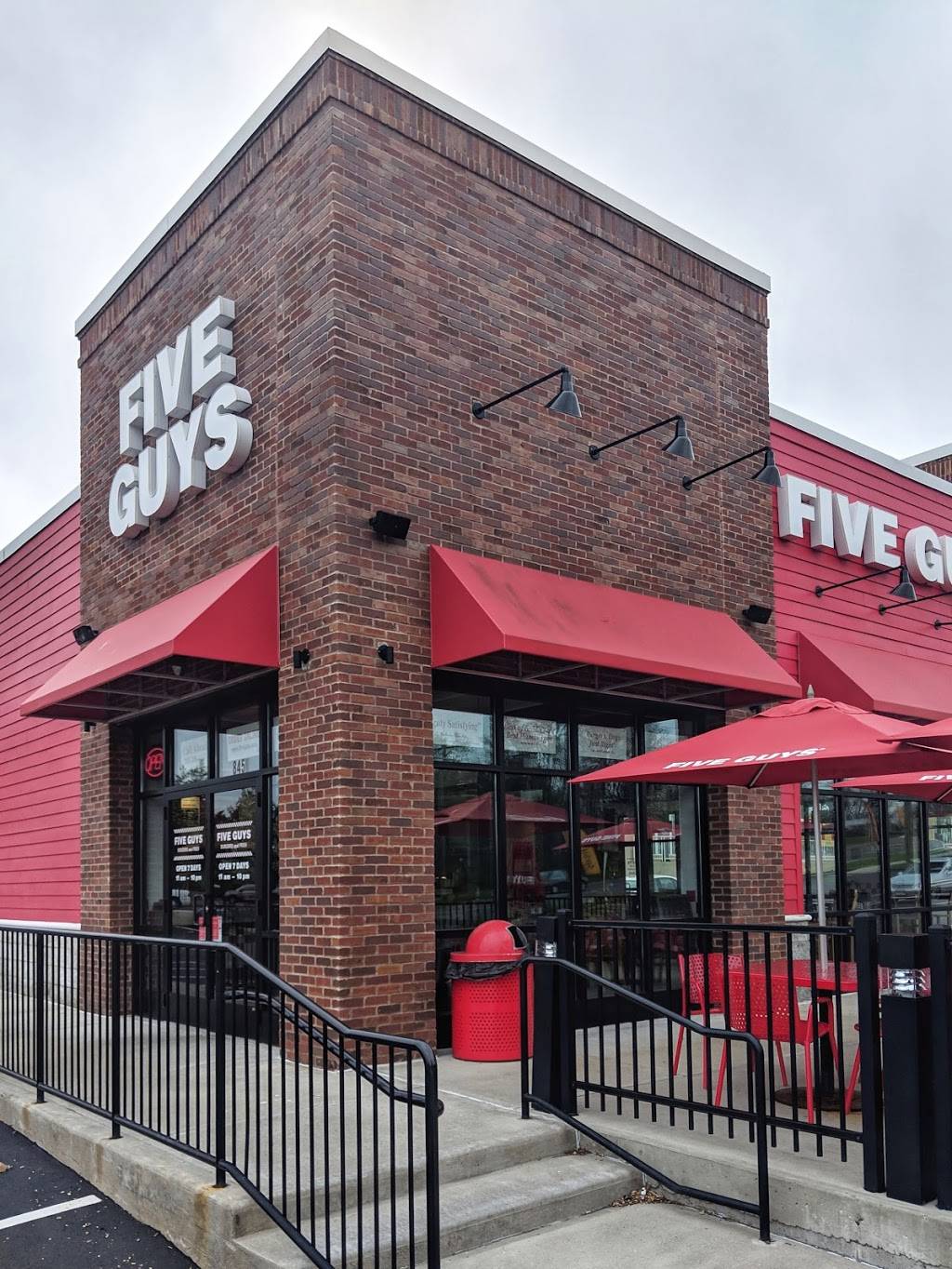Five Guys | meal takeaway | 845 W Main St, Branford, CT 06405, USA | 2032084167 OR +1 203-208-4167