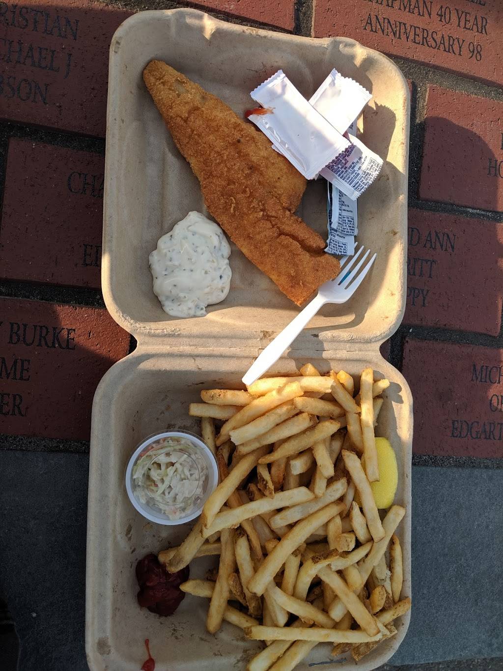 Quarterdeck Restaurant | restaurant | 29 Dock St, Edgartown, MA 02539, USA | 5086275346 OR +1 508-627-5346