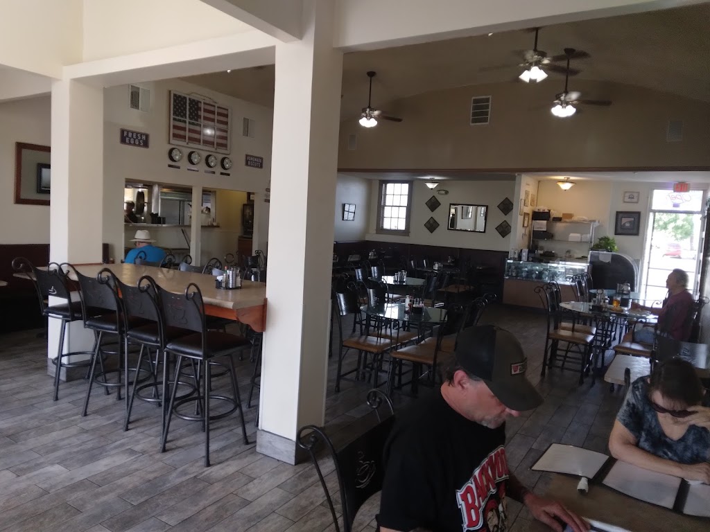 R Js Cafe & Bakery | restaurant | 81 W Putnam Ave, Porterville, CA 93257, USA | 5597840106 OR +1 559-784-0106