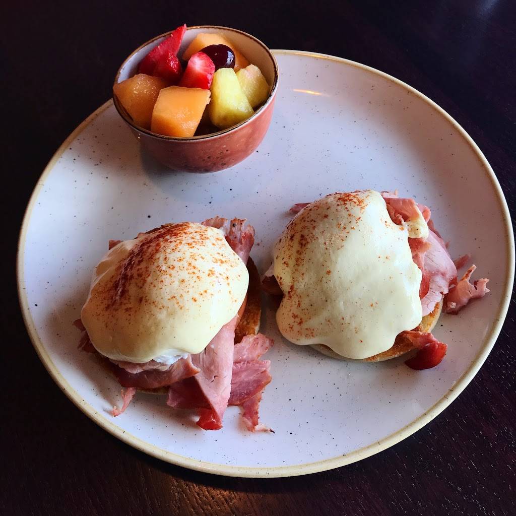 Red Cow Uptown | restaurant | 2626 Hennepin Ave, Minneapolis, MN 55408, USA | 6127673547 OR +1 612-767-3547