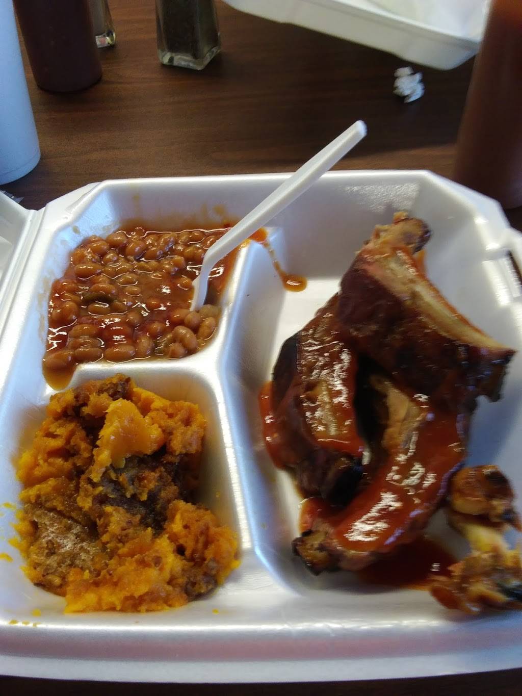 Uncle Sonnys Bar B Que | restaurant | 1505 N Main St, Shelbyville, TN 37160, USA | 9316849010 OR +1 931-684-9010