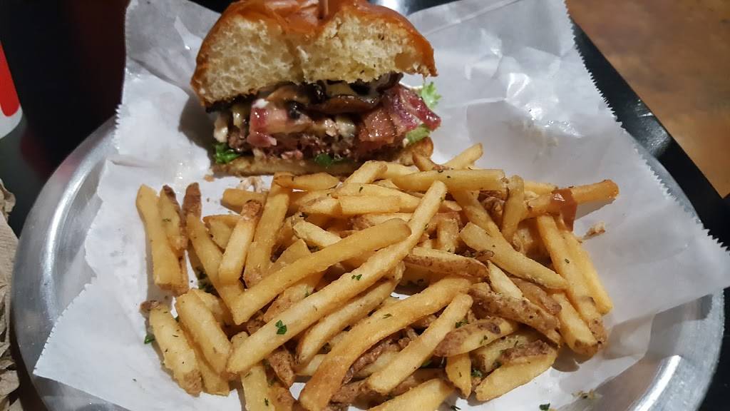 Blvd Brgr Company | restaurant | 2145 Ventura Blvd, Camarillo, CA 93010, USA | 8053899200 OR +1 805-389-9200