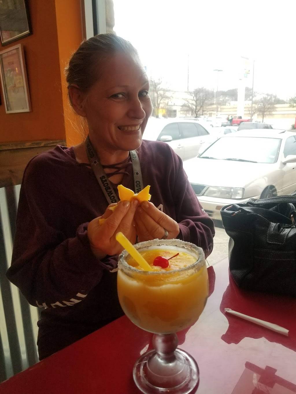 Fuzzys Taco Shop | restaurant | 10910 N Central Expy #800, Dallas, TX 75231, USA | 2142386778 OR +1 214-238-6778