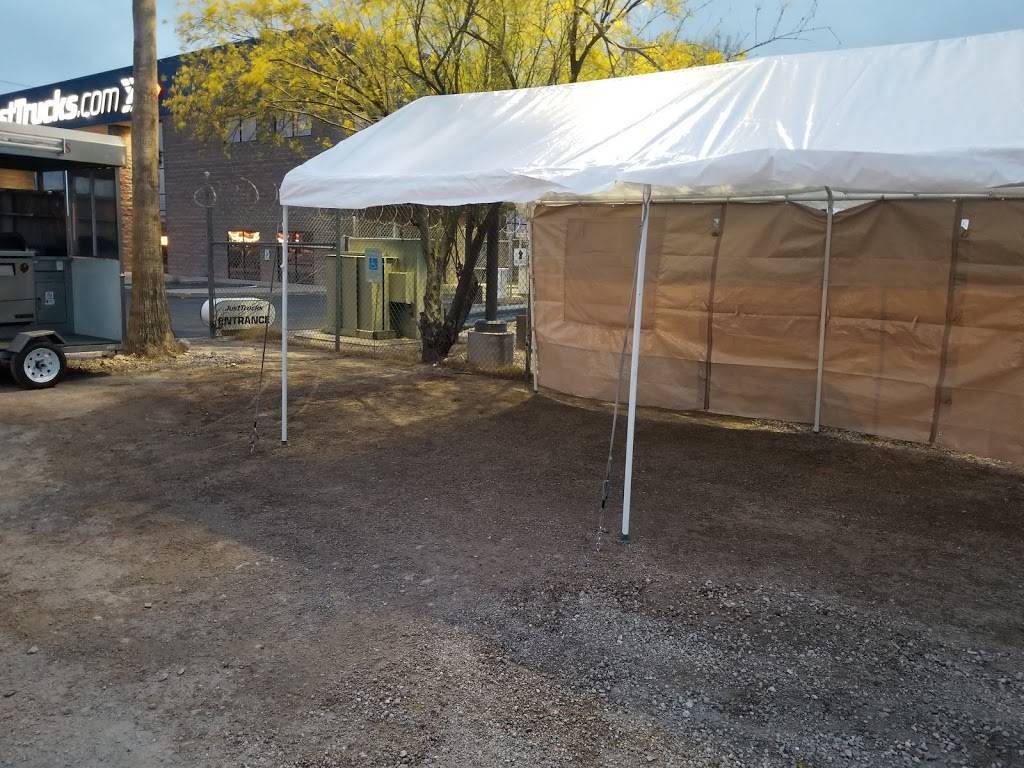 Los Mortales Hot Dogs | restaurant | 6400 S Country Club Rd, Tucson, AZ 85706, USA | 5204063939 OR +1 520-406-3939