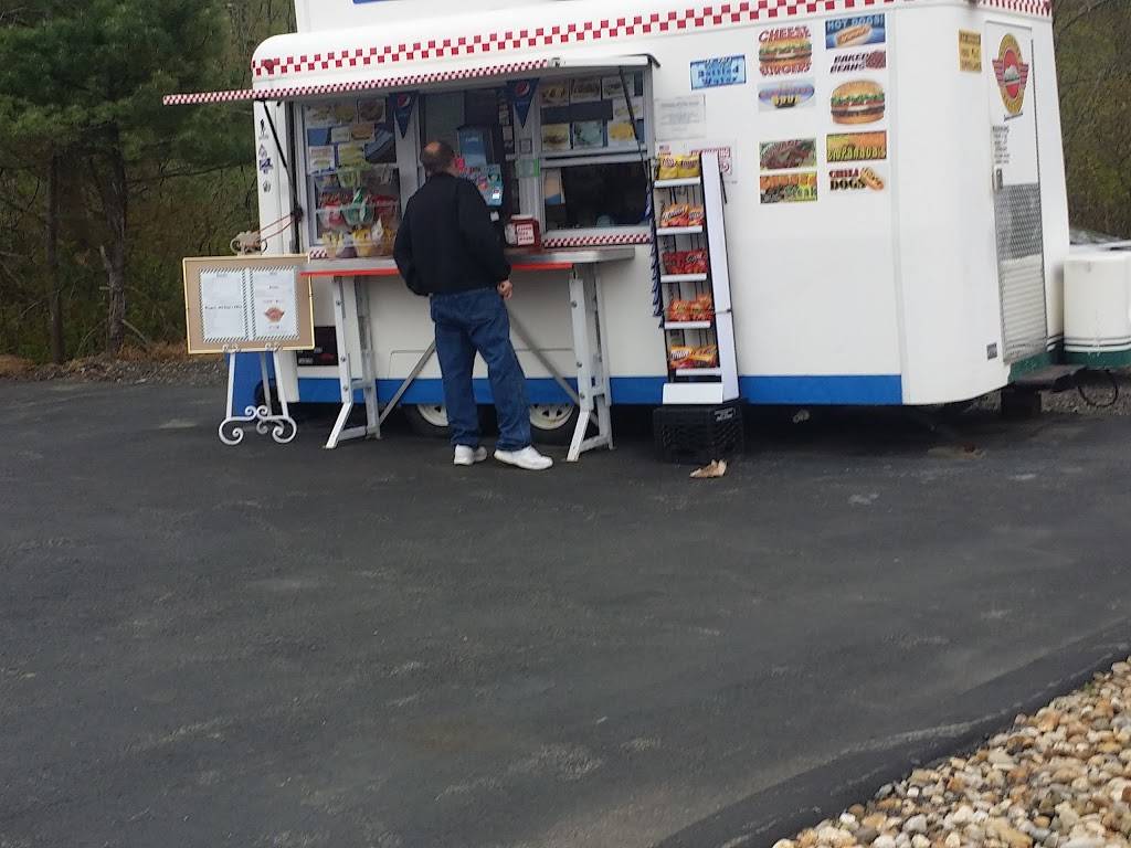 Streamliner Hot Dogs and More | restaurant | 447 Broadway, Taunton, MA 02780, USA | 5083697516 OR +1 508-369-7516