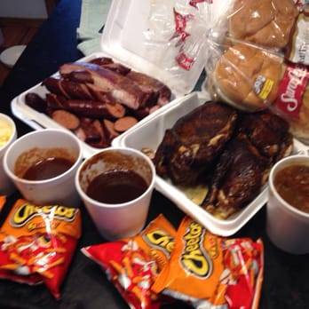 Le - Js Bar BQ | restaurant | 601 SE 36th St, Newton, KS 67114, USA | 3162830802 OR +1 316-283-0802