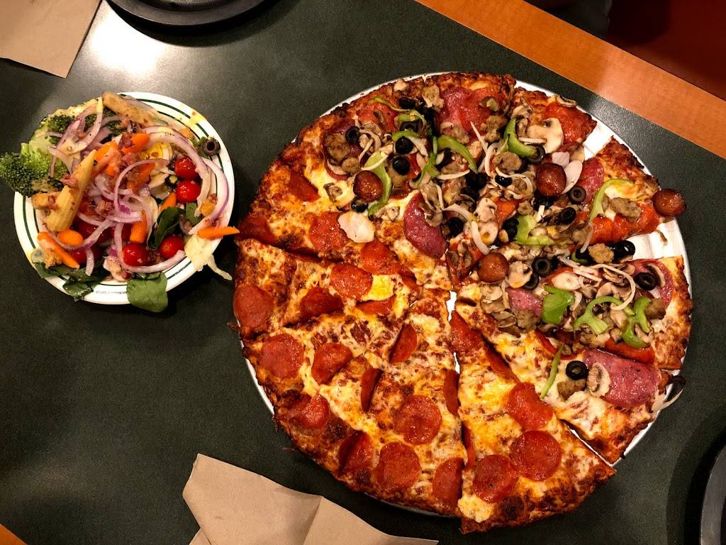 Round Table Pizza | meal delivery | 3250 Governor Dr, San Diego, CA 92122, USA | 8584572334 OR +1 858-457-2334