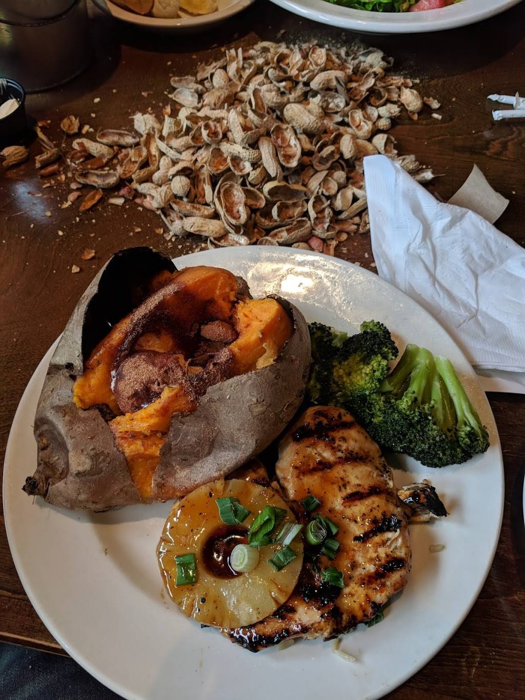 Logans Roadhouse | restaurant | 4320 Fort Campbell Blvd, Hopkinsville, KY 42240, USA | 2708864189 OR +1 270-886-4189