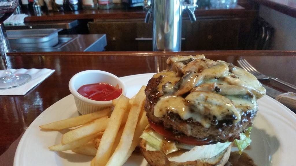 Quattros Italian Restaurant | restaurant | 14 Water St, Guilford, CT 06437, USA | 2034536575 OR +1 203-453-6575