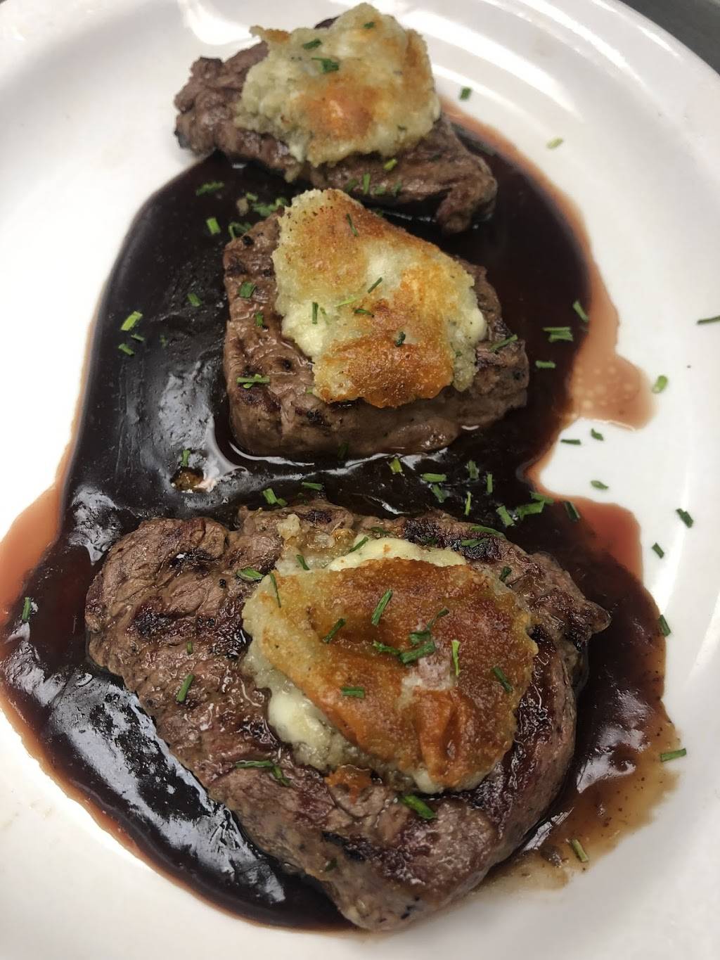 Rosebuds Steak & Seafood House | restaurant | 2215 S Tamiami Trail, Osprey, FL 34229, USA | 9419188771 OR +1 941-918-8771