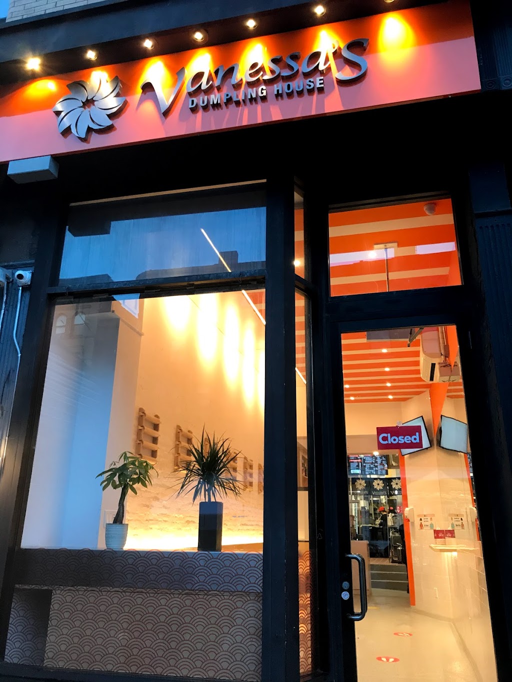 Vanessas Dumpling House | restaurant | 452 Amsterdam Ave, New York, NY 10024, USA | 6465592887 OR +1 646-559-2887