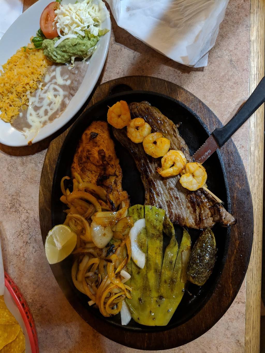 Maricelas Mexican Grill | restaurant | 100 Commerce St, Sandersville, GA 31082, USA | 4785539304 OR +1 478-553-9304