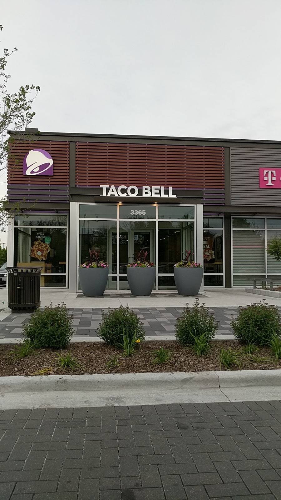 Taco Bell | meal takeaway | 3365 S Martin Luther King Drive, Chicago, IL 60653, USA | 3127965602 OR +1 312-796-5602