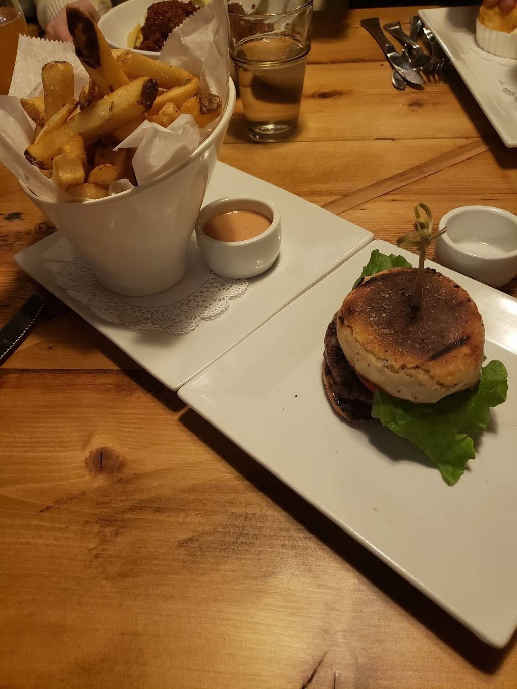 Bradys | restaurant | 37 Mechanic St, Leominster, MA 01453, USA | 9785377111 OR +1 978-537-7111