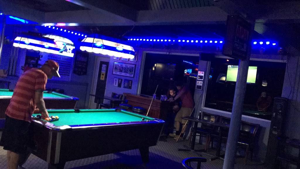 Canucks Bar and Grill | restaurant | 1102 Texas St, Lewisville, TX 75057, USA | 9724367000 OR +1 972-436-7000