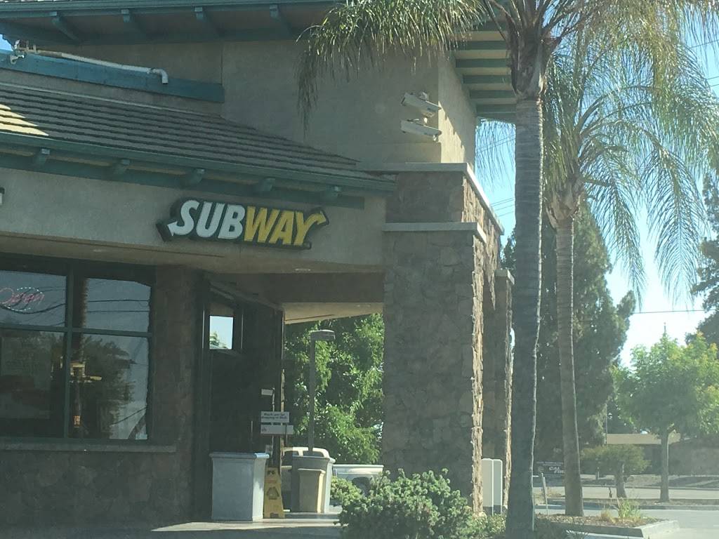 Subway | restaurant | 1935 S Lovers Ln, Visalia, CA 93292, USA | 5597366818 OR +1 559-736-6818