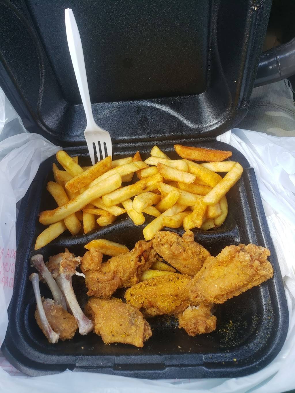 Hott Chixx Wings ATL | restaurant | 2805 Campbellton Rd SW, Atlanta, GA 30311, USA | 6785150455 OR +1 678-515-0455