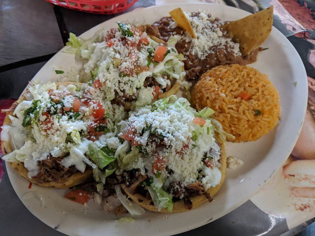 Carnitas y Mariscos Las Morelianas | restaurant | 2822 Imperial Ave, San Diego, CA 92102, USA | 6192396284 OR +1 619-239-6284