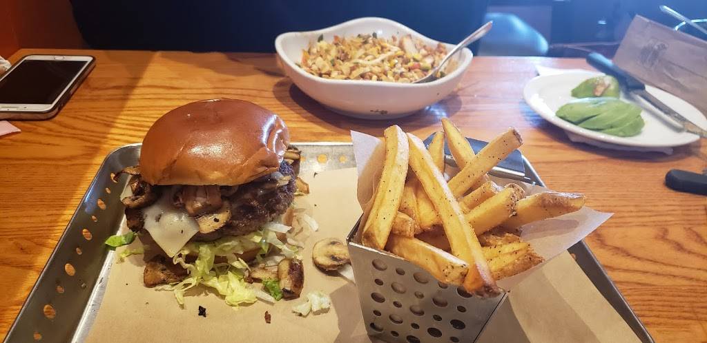 Chilis Grill & Bar | restaurant | 6379 S Southlands Pkwy, Aurora, CO 80016, USA | 3036275770 OR +1 303-627-5770